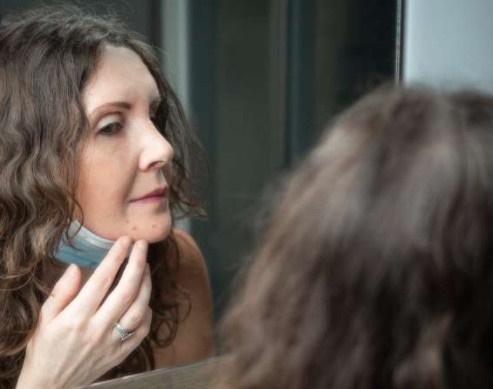 maskn�: brotes de acn� causados por la mascarilla