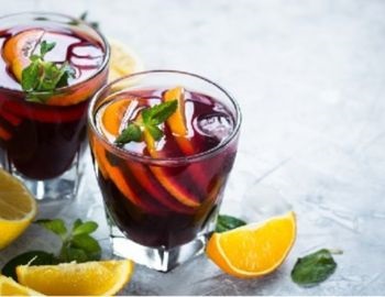 tres c�cteles con vino mexicano